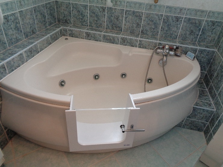 La Baignoire Douche, une solution tout-en-un pour les seniors - Resobain