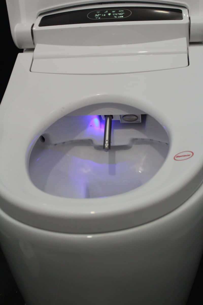 Les systèmes de jet d'eau des WC japonais lavant